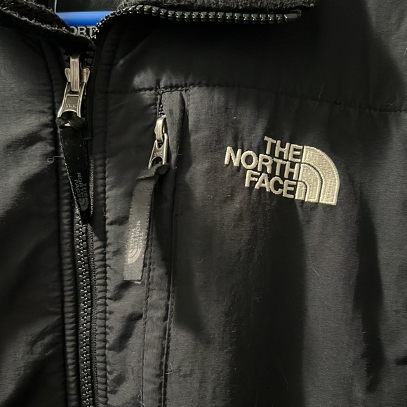 Black women’s small north face jacket - Picture 3 of 5